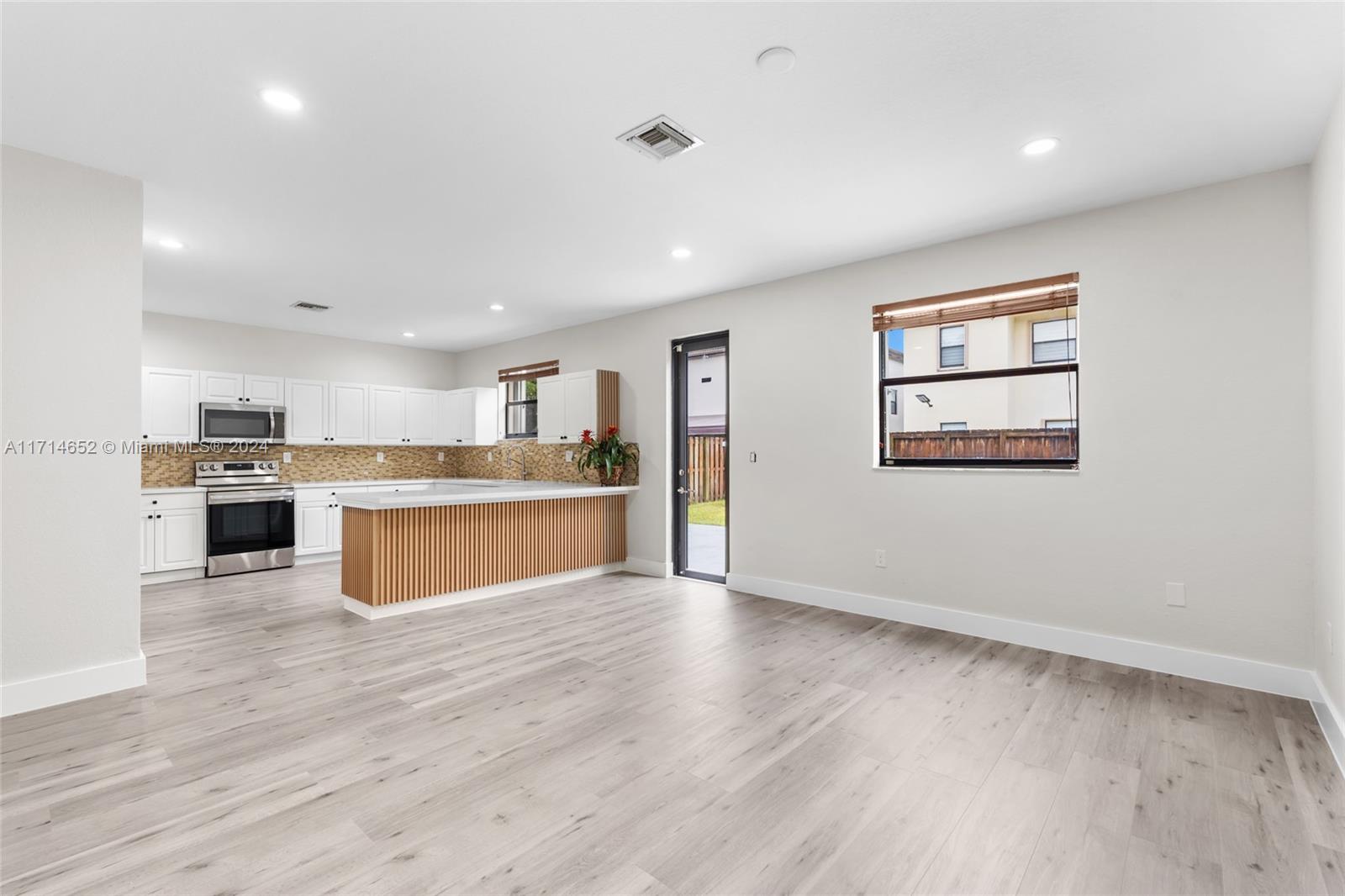 SILVER PALM EAST SECTION - Residential