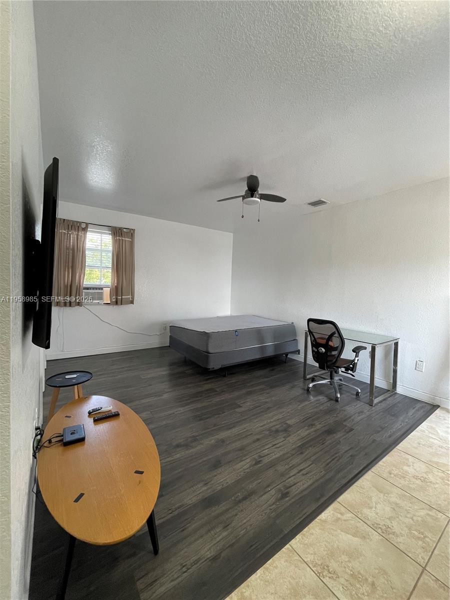 KENDALL COMMONS RESIDENTI - Residential Lease