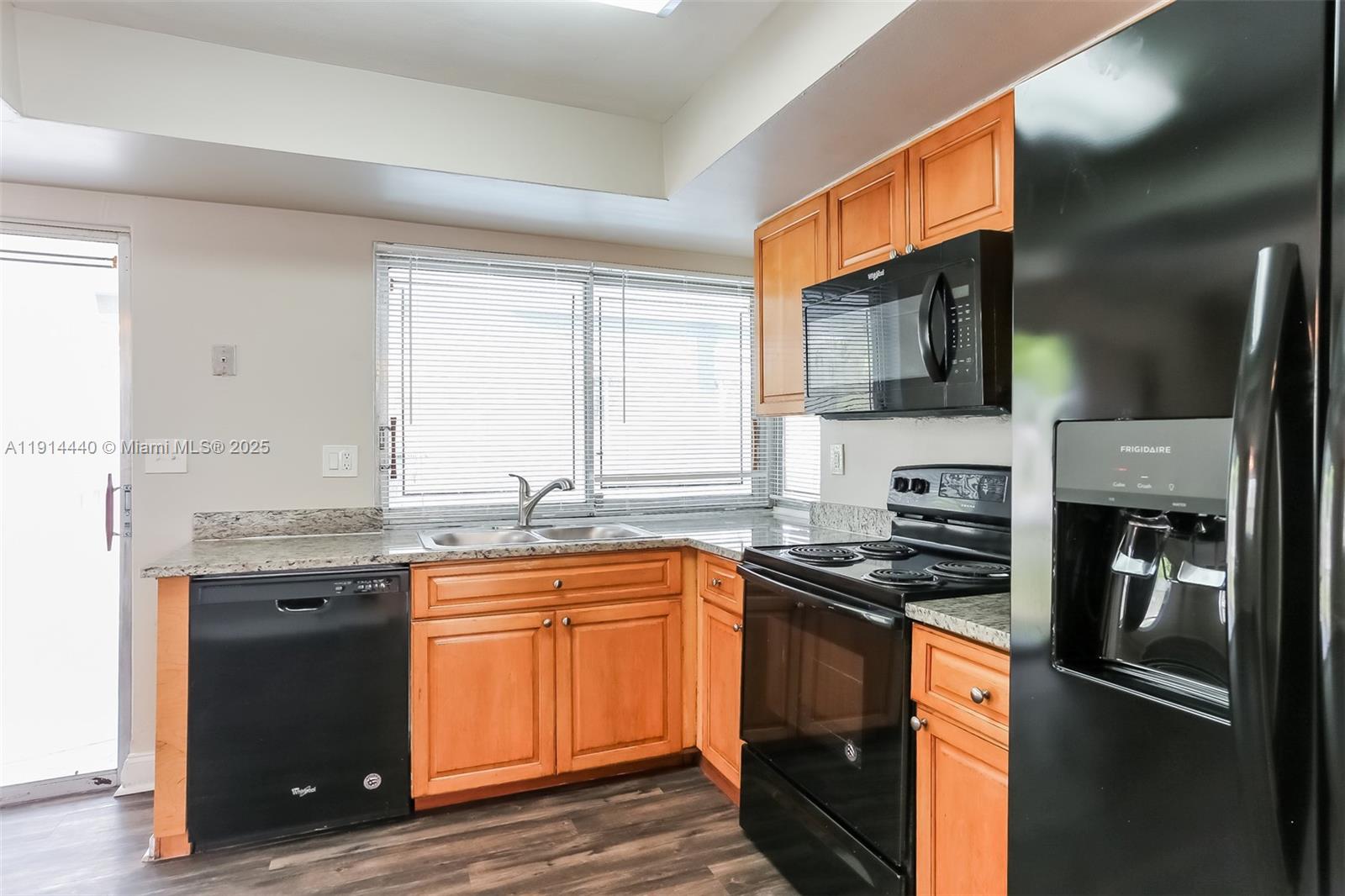 ORIOLE ESTATES SEC 6 - Residential Lease