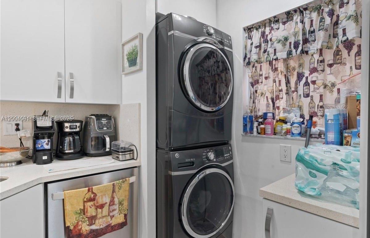 GOLDEN GATE CONDO - Residential