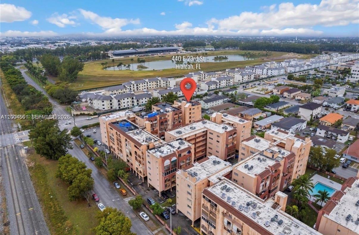 GOLDEN GATE CONDO - Residential