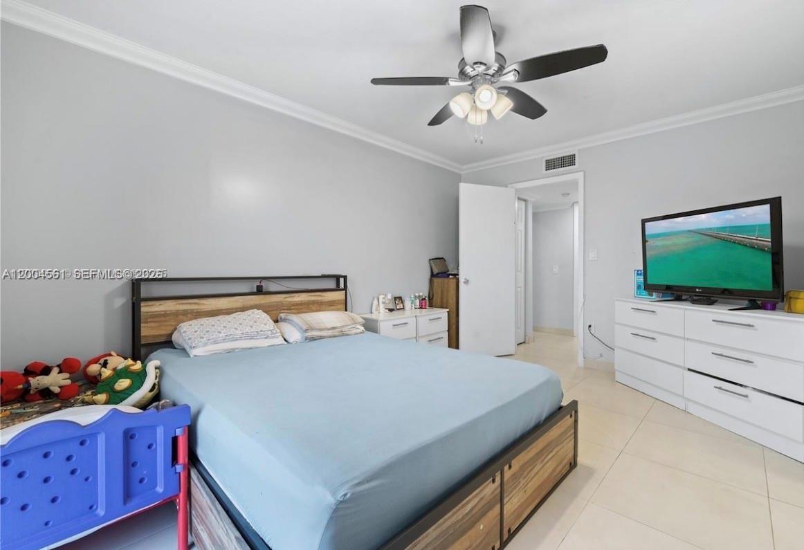 GOLDEN GATE CONDO - Residential