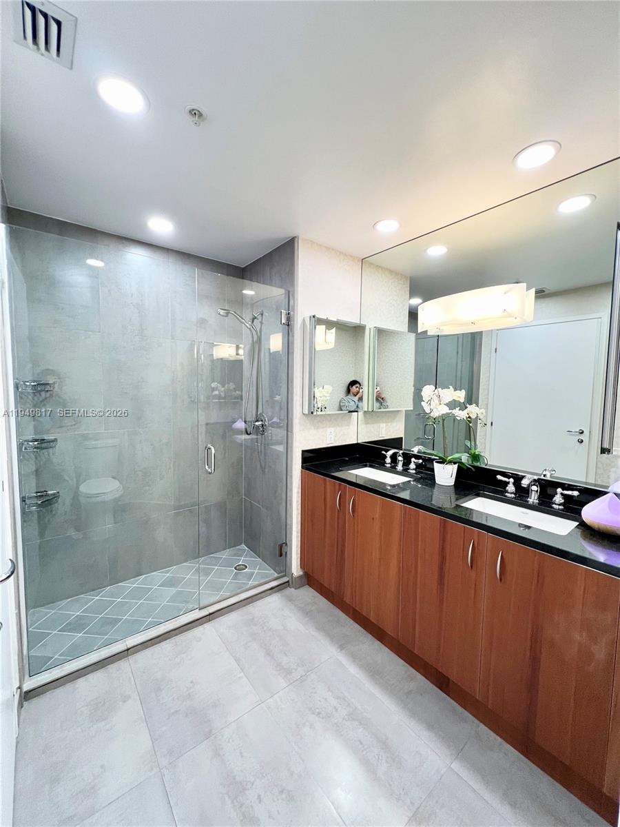 300 S Biscayne Blvd L-814