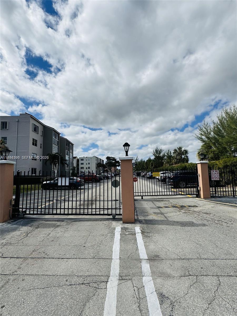 SOMERSET NO 1 CONDO - Residential