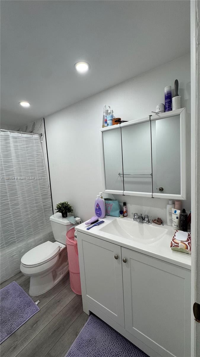 SAMARI LAKE EAST CONDO - Residential Lease