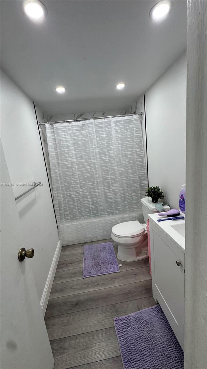 SAMARI LAKE EAST CONDO - Residential Lease