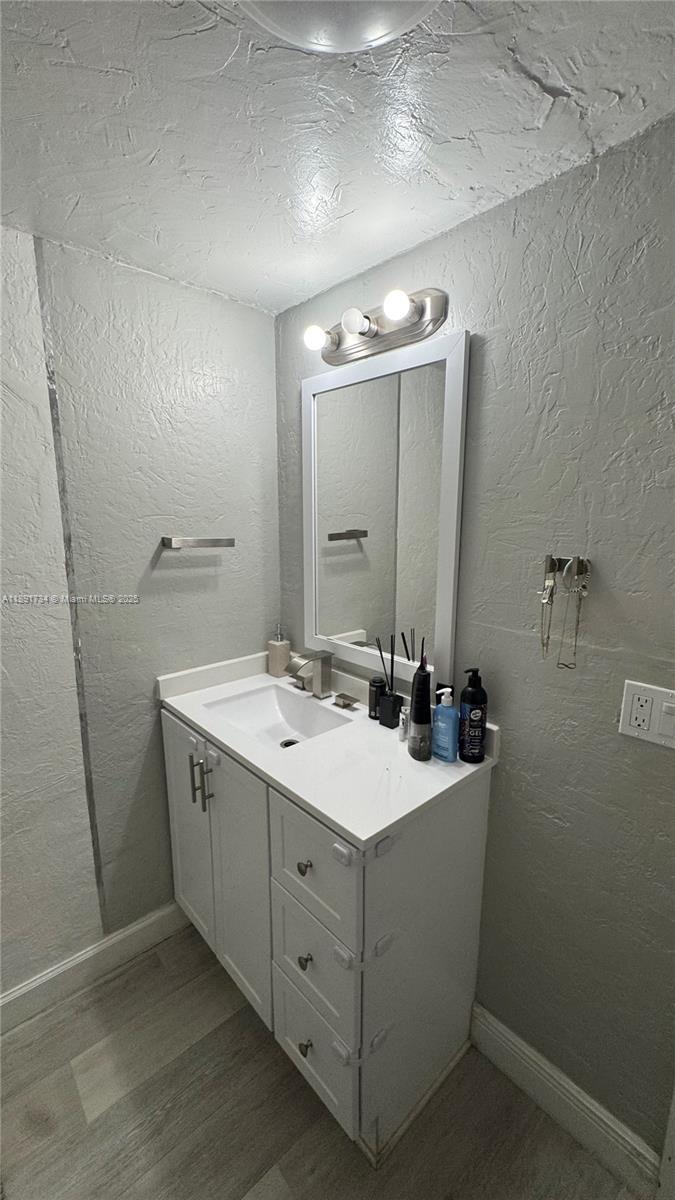 SAMARI LAKE EAST CONDO - Residential Lease