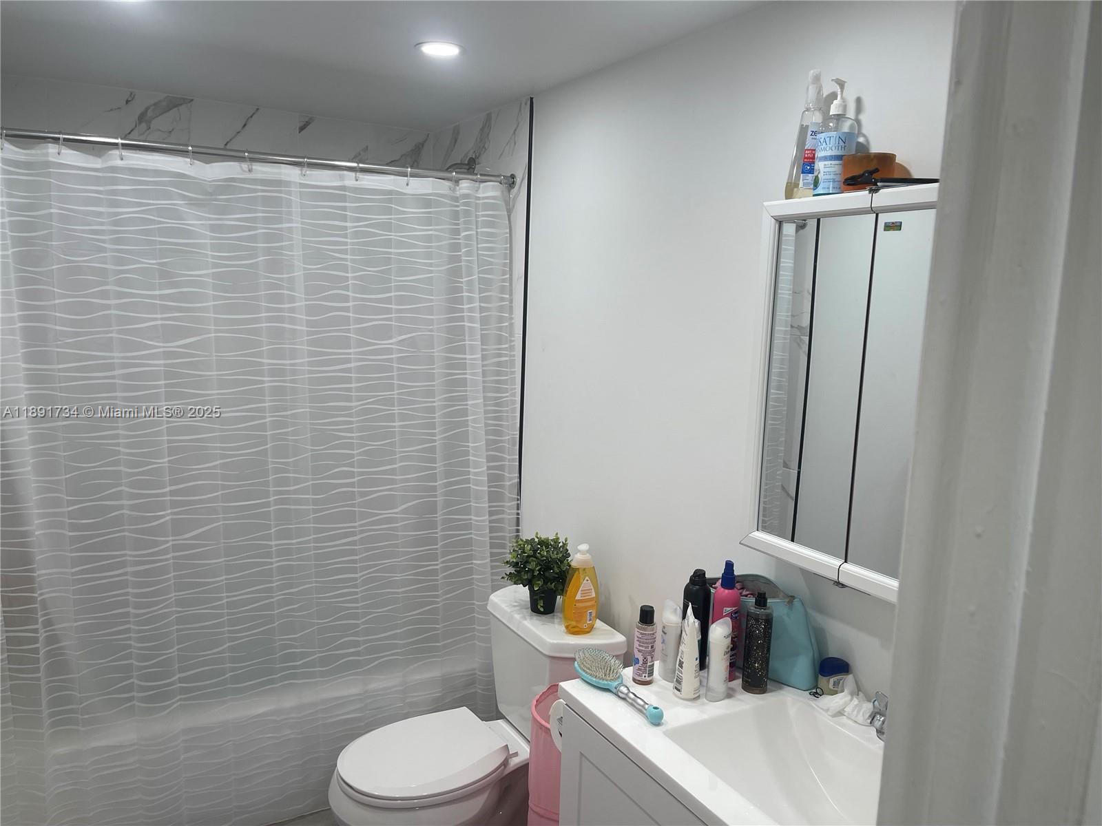 SAMARI LAKE EAST CONDO - Residential Lease