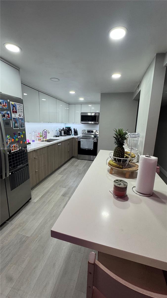 SAMARI LAKE EAST CONDO - Residential Lease