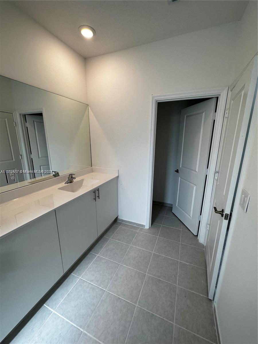 KEYS GATE RESIDENTIAL - Residential Lease