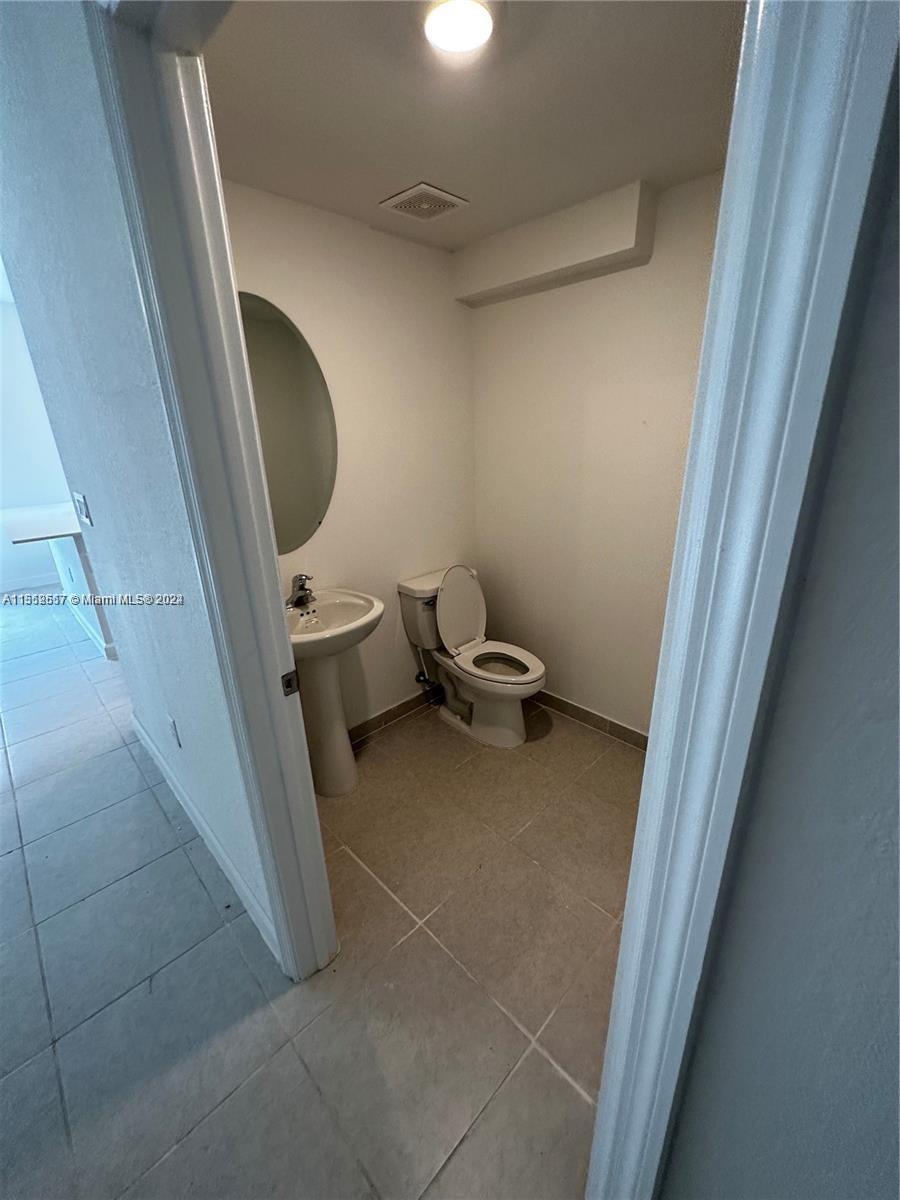 KEYS GATE RESIDENTIAL - Residential Lease