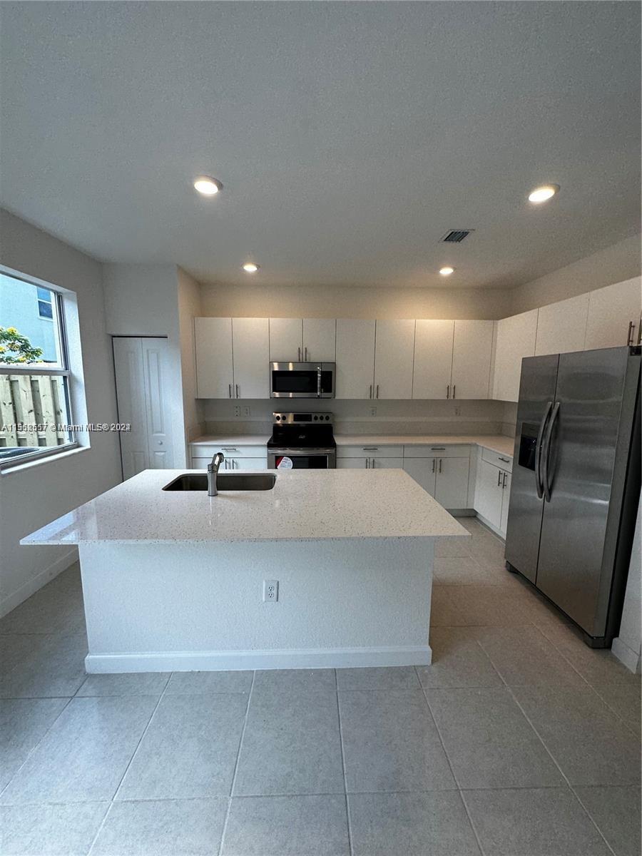 KEYS GATE RESIDENTIAL - Residential Lease