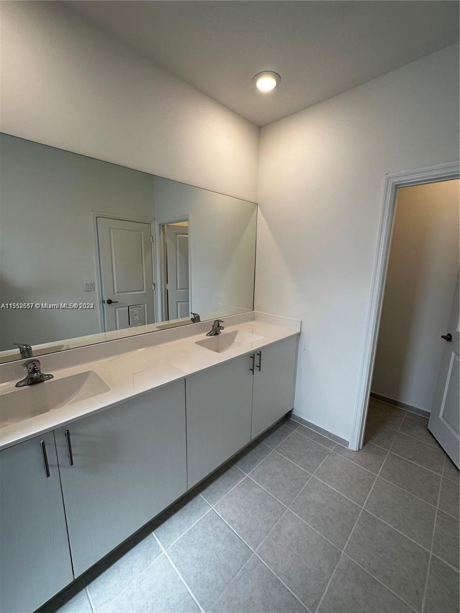 KEYS GATE RESIDENTIAL - Residential Lease