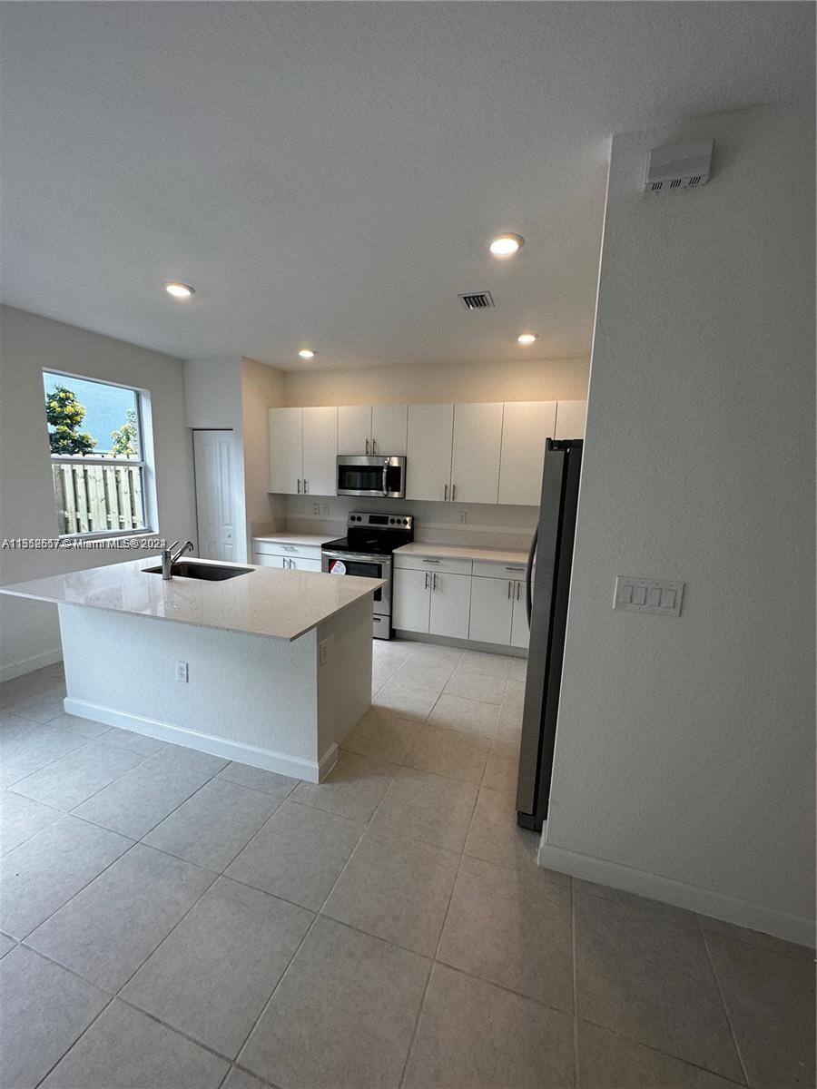 KEYS GATE RESIDENTIAL - Residential Lease