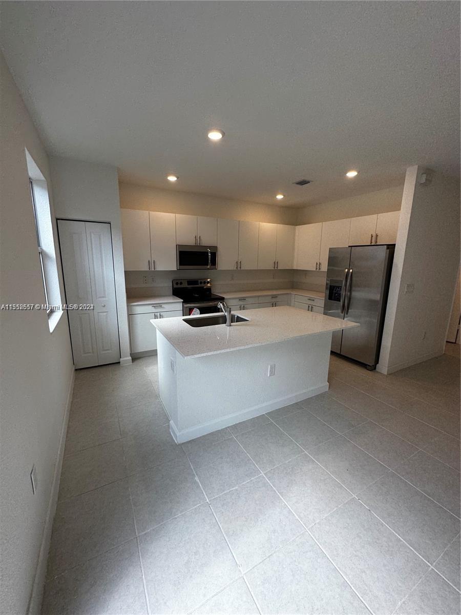KEYS GATE RESIDENTIAL - Residential Lease