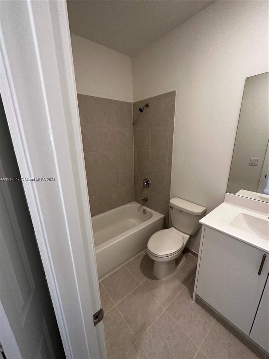 KEYS GATE RESIDENTIAL - Residential Lease