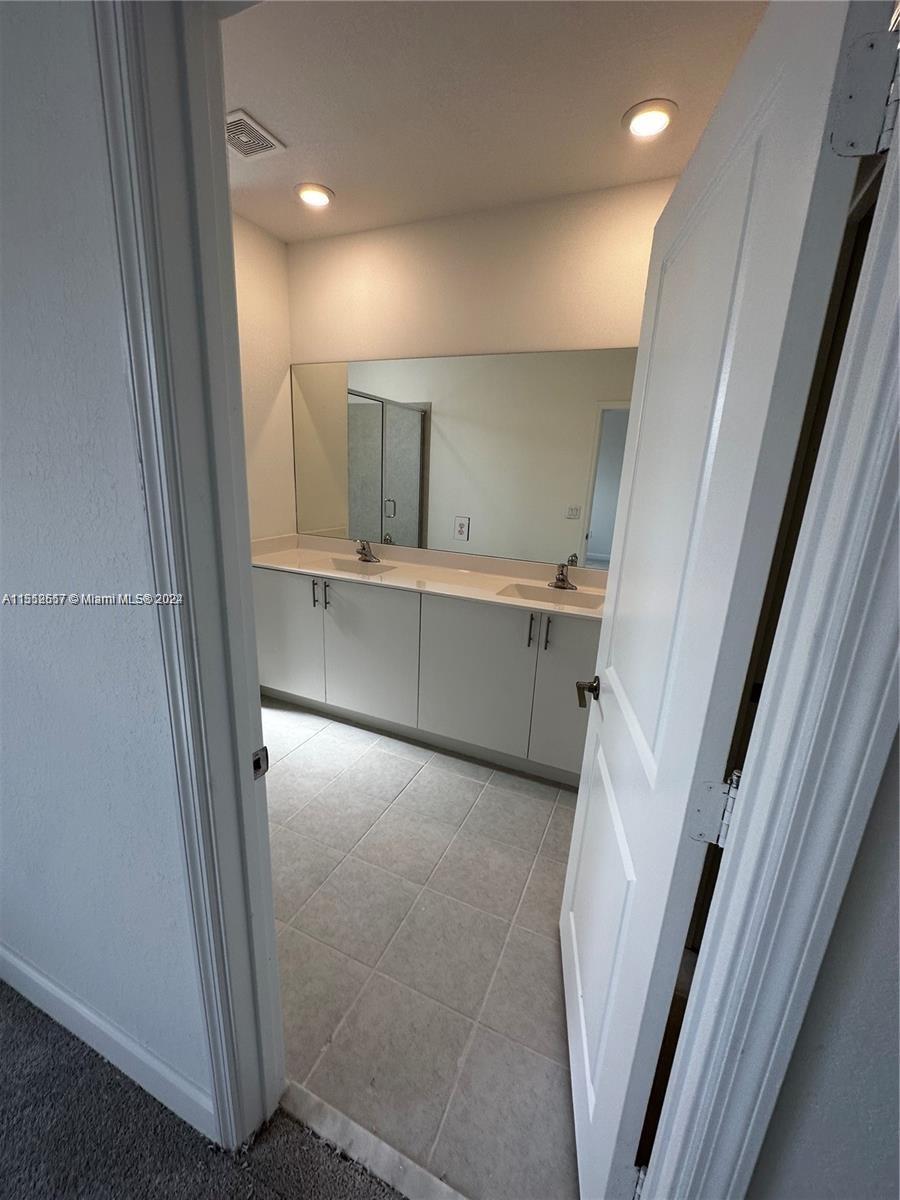 KEYS GATE RESIDENTIAL - Residential Lease