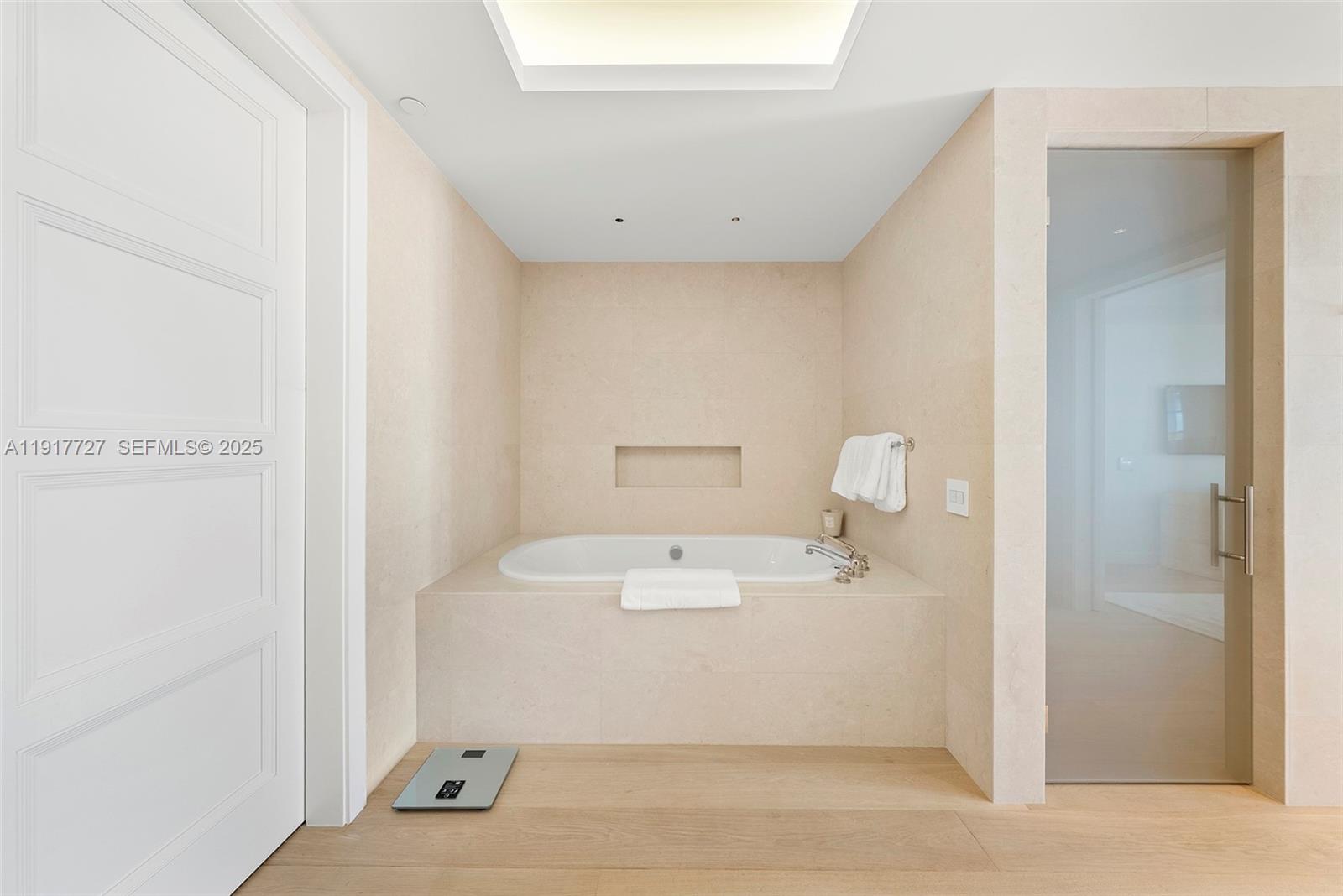 OCEANSIDE @ FISHER ISL CO - Residential Lease