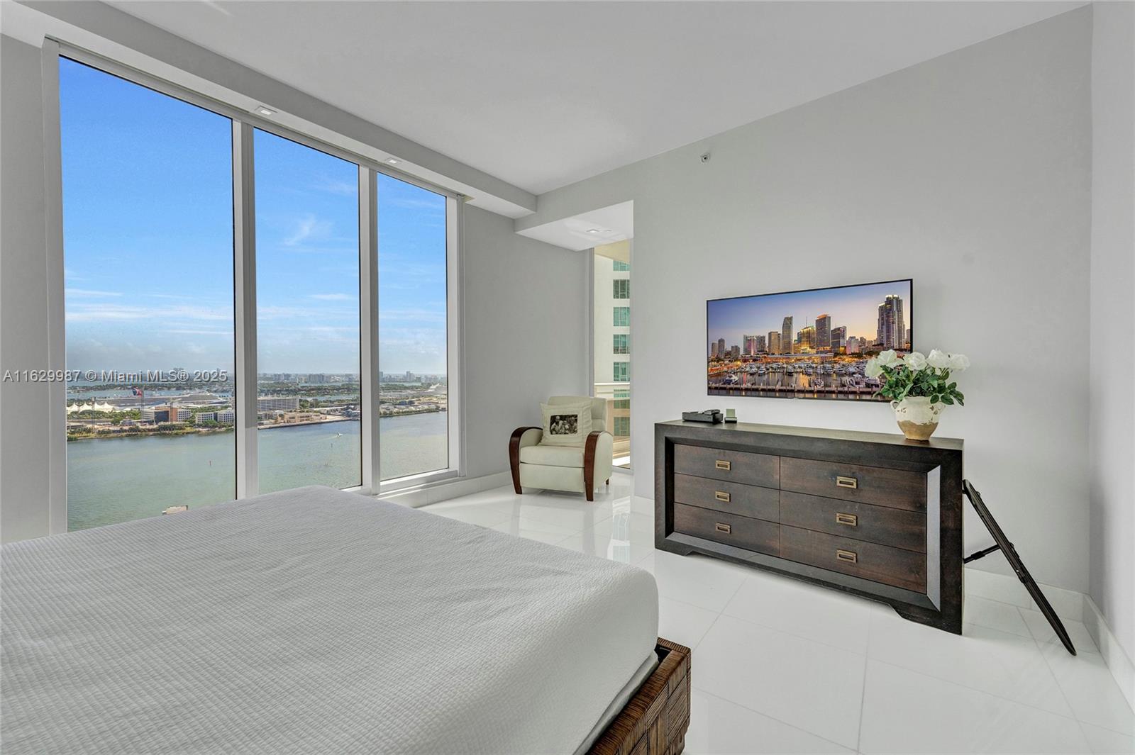 CARBONELL CONDO - Residential