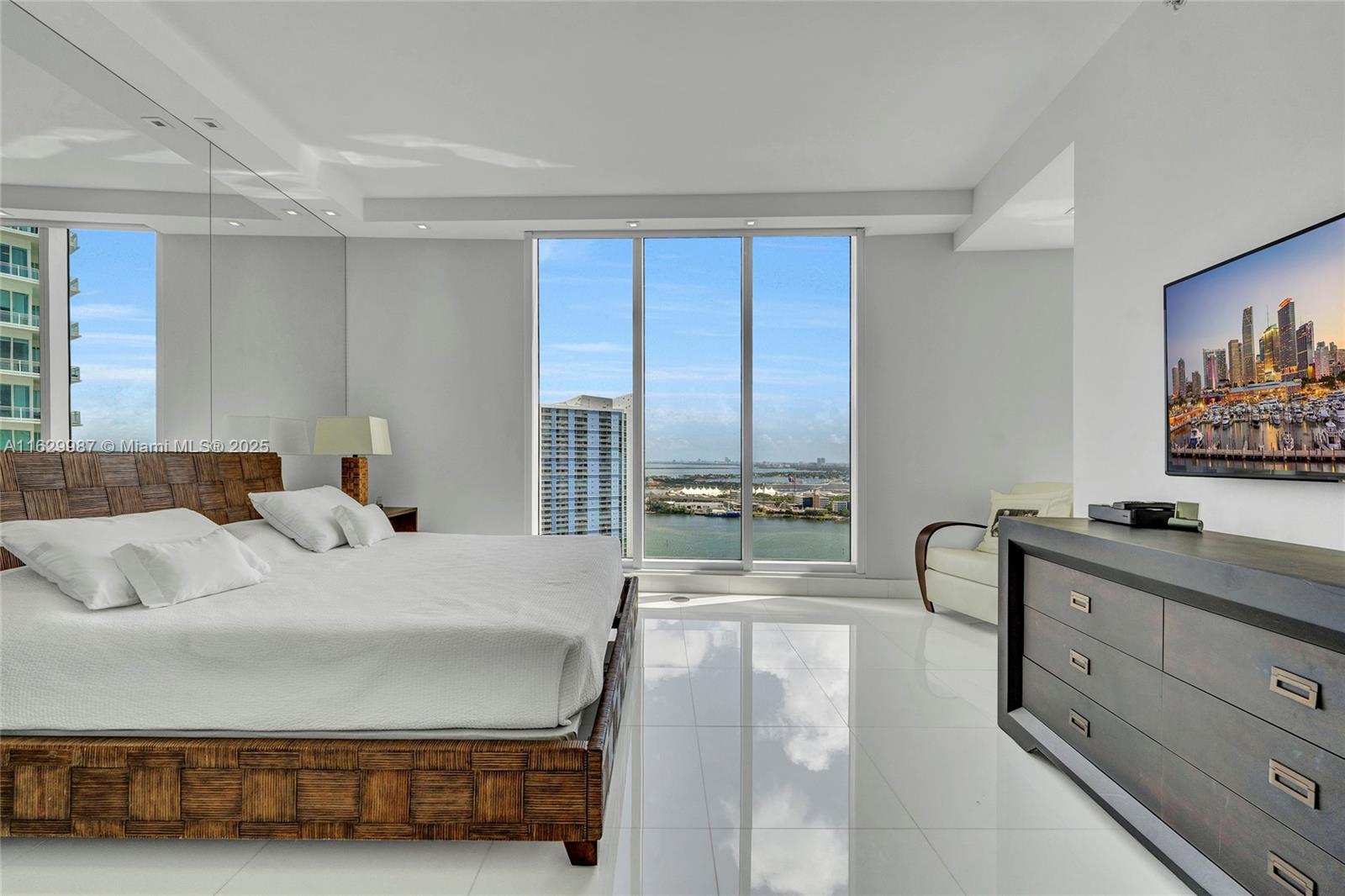 CARBONELL CONDO - Residential