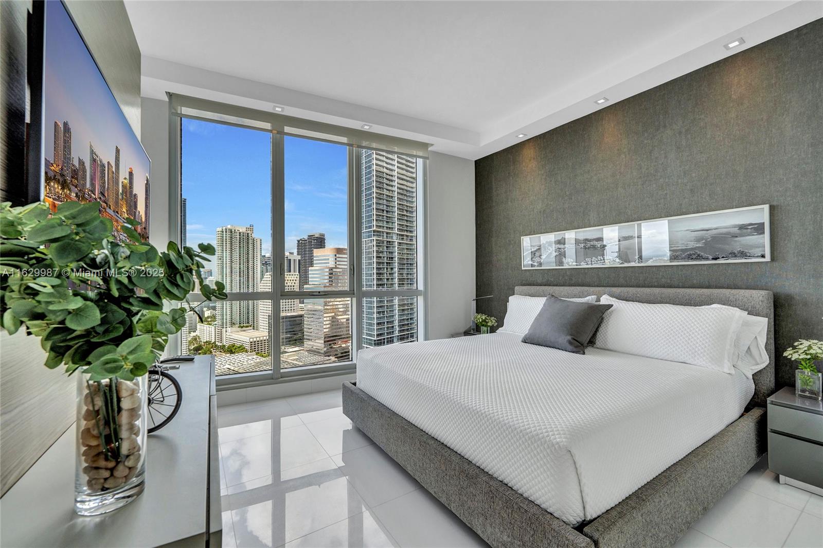 CARBONELL CONDO - Residential