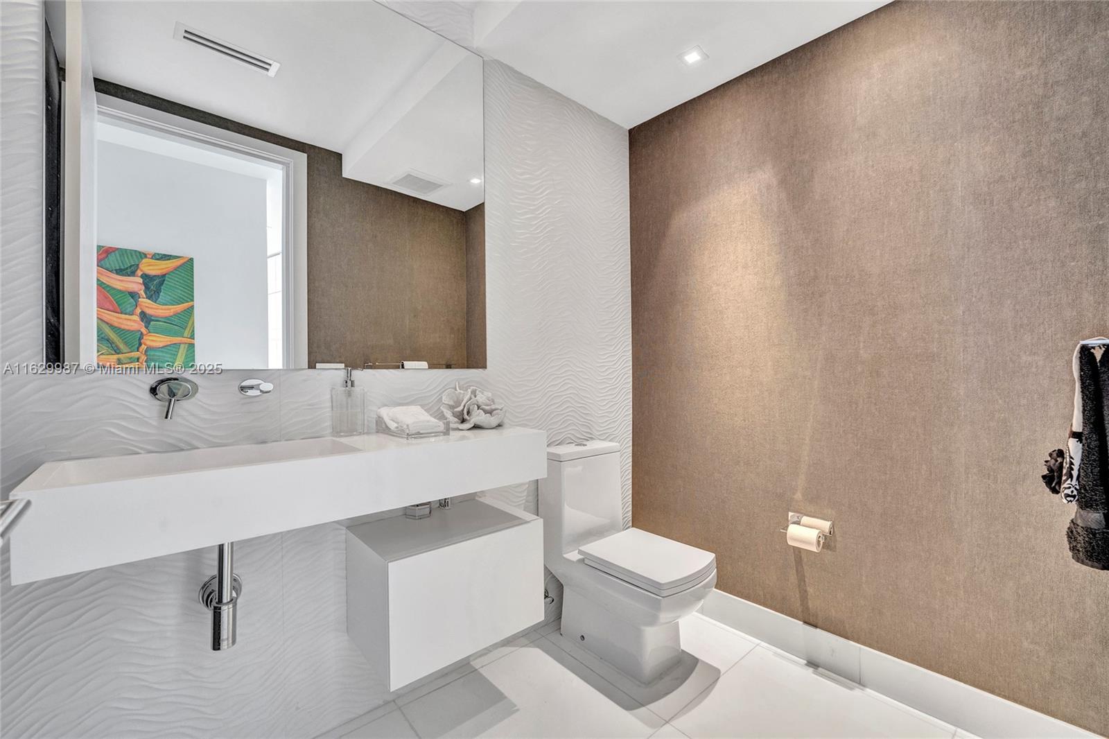 CARBONELL CONDO - Residential