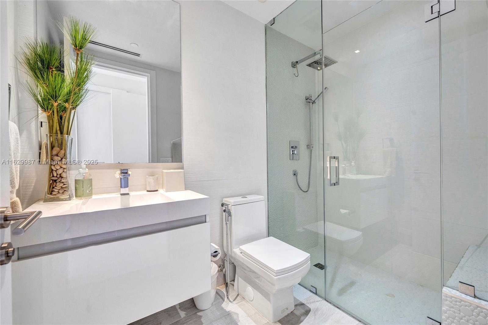 CARBONELL CONDO - Residential