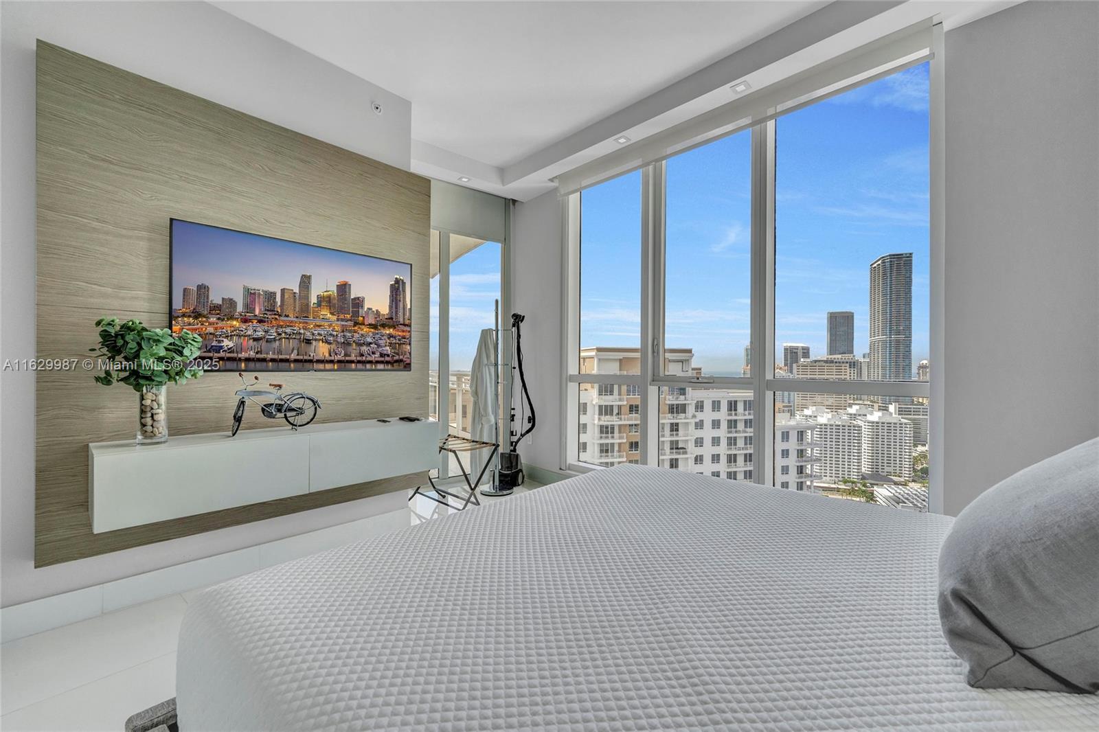 CARBONELL CONDO - Residential