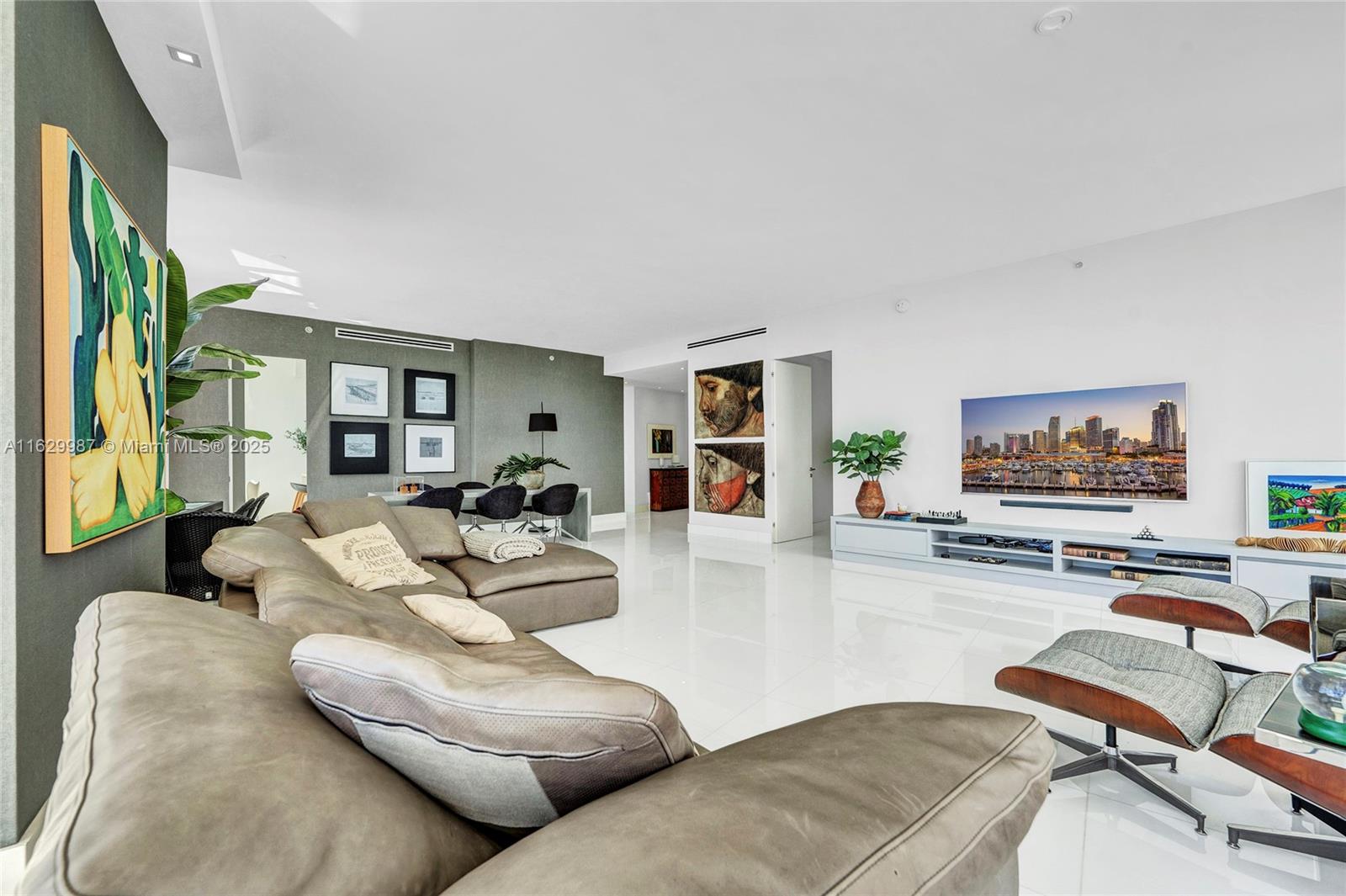 CARBONELL CONDO - Residential