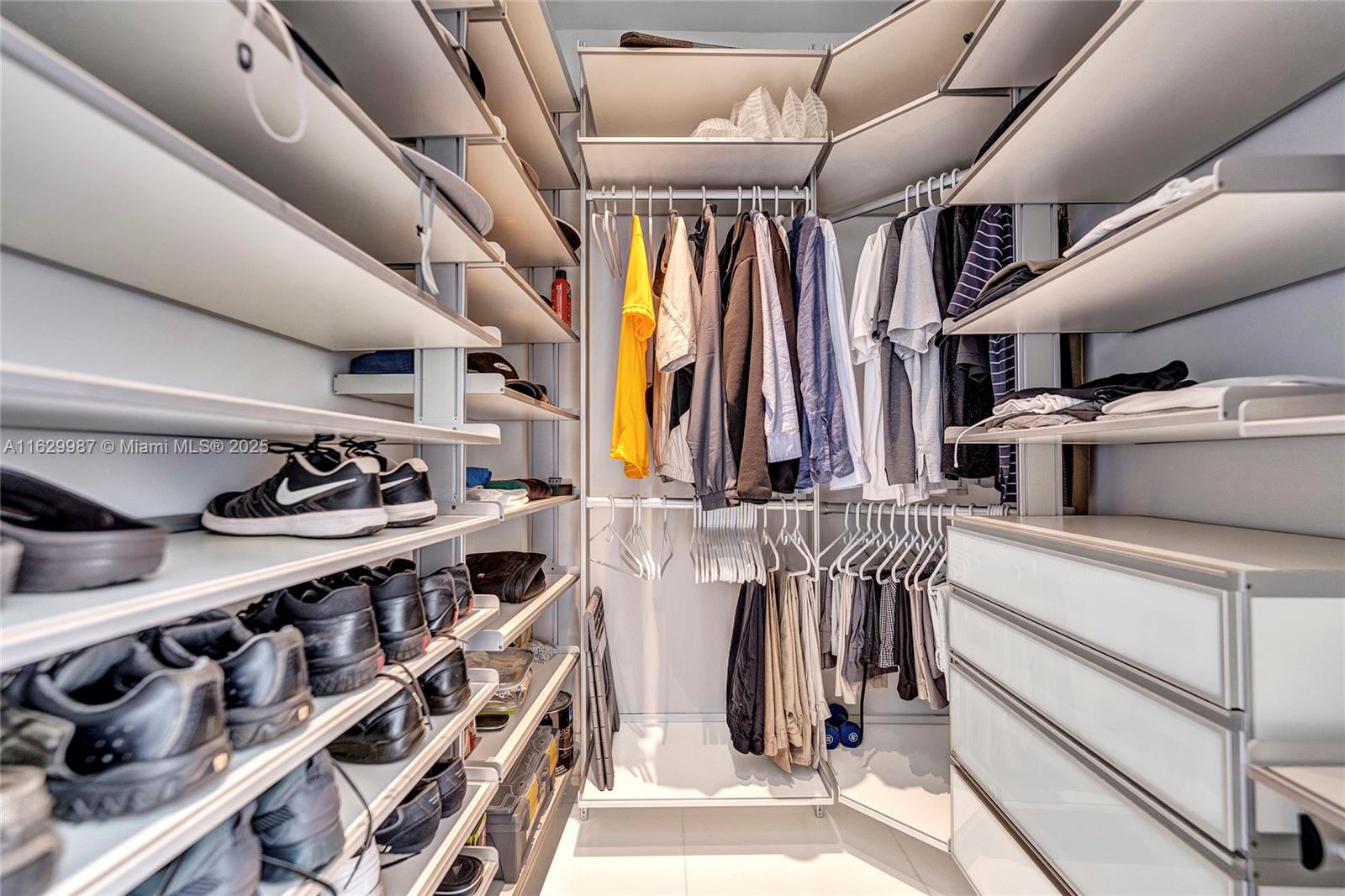 CARBONELL CONDO - Residential