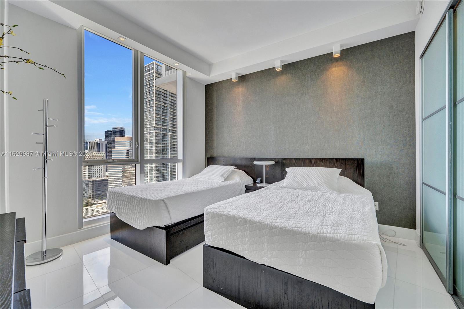 CARBONELL CONDO - Residential