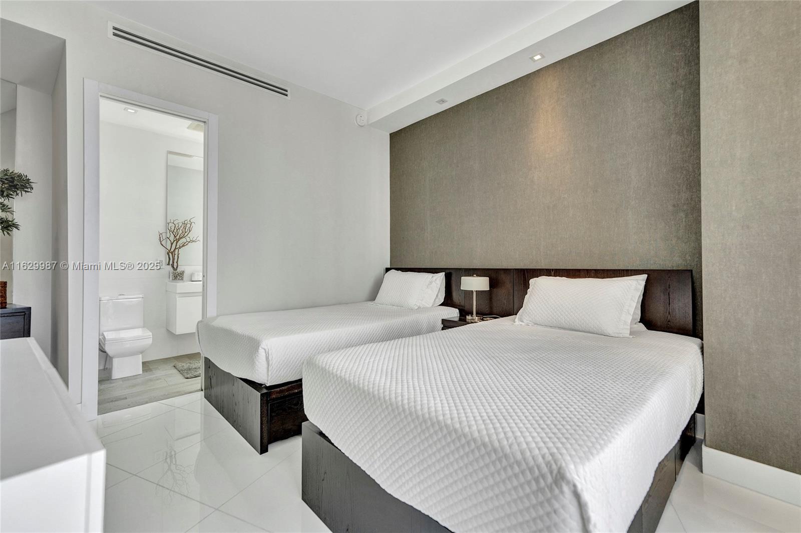 CARBONELL CONDO - Residential