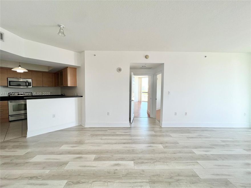 Great investment opportunity! Charming 2 bedroom 1.5 bathroom Condo in Downtown Hollywood! Walk-in closet. Washer/Dryer in unit. Enjoy the view of Downtown Hollywood from your balcony! Walking distance to restaurants, sports bars, recreational parks, bodegas, supermarket, and pharmacy. Only a 5 minute drive to Hollywood Beach, 10 minutes to Fort Lauderdale Airport, and 25 minutes to South Beach! Condo Amenities: Gym, Swimming Pool, Jacuzzi, Billiard Room, 24 Hr Concierge, Valet, and more!