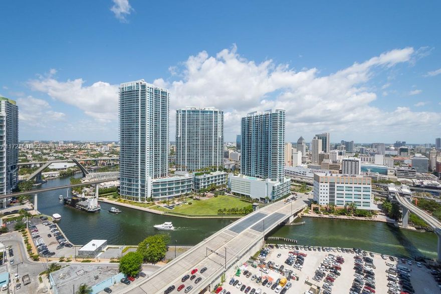 Experience luxury living this corner unit 2112 at BCC, features a modern kitchen, premium finishes, and stunning city and water views. Enjoy top-tier amenities, including a fitness center, pool, and concierge services, all steps from Brickell’s city centre. Unit is currently rented, please use showing assist or text LA for appointments. 24hour notice required.