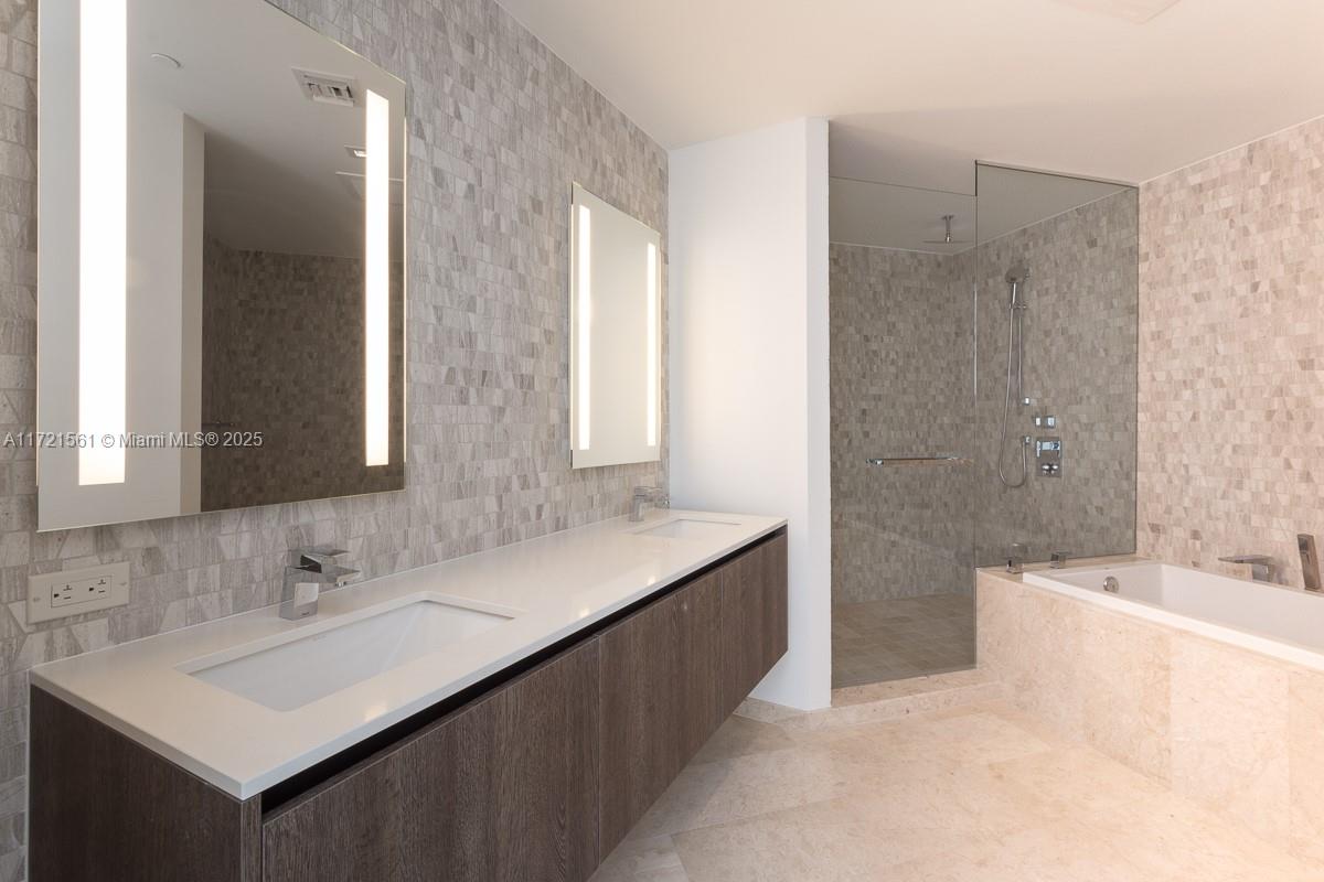Reach Condo - Residential