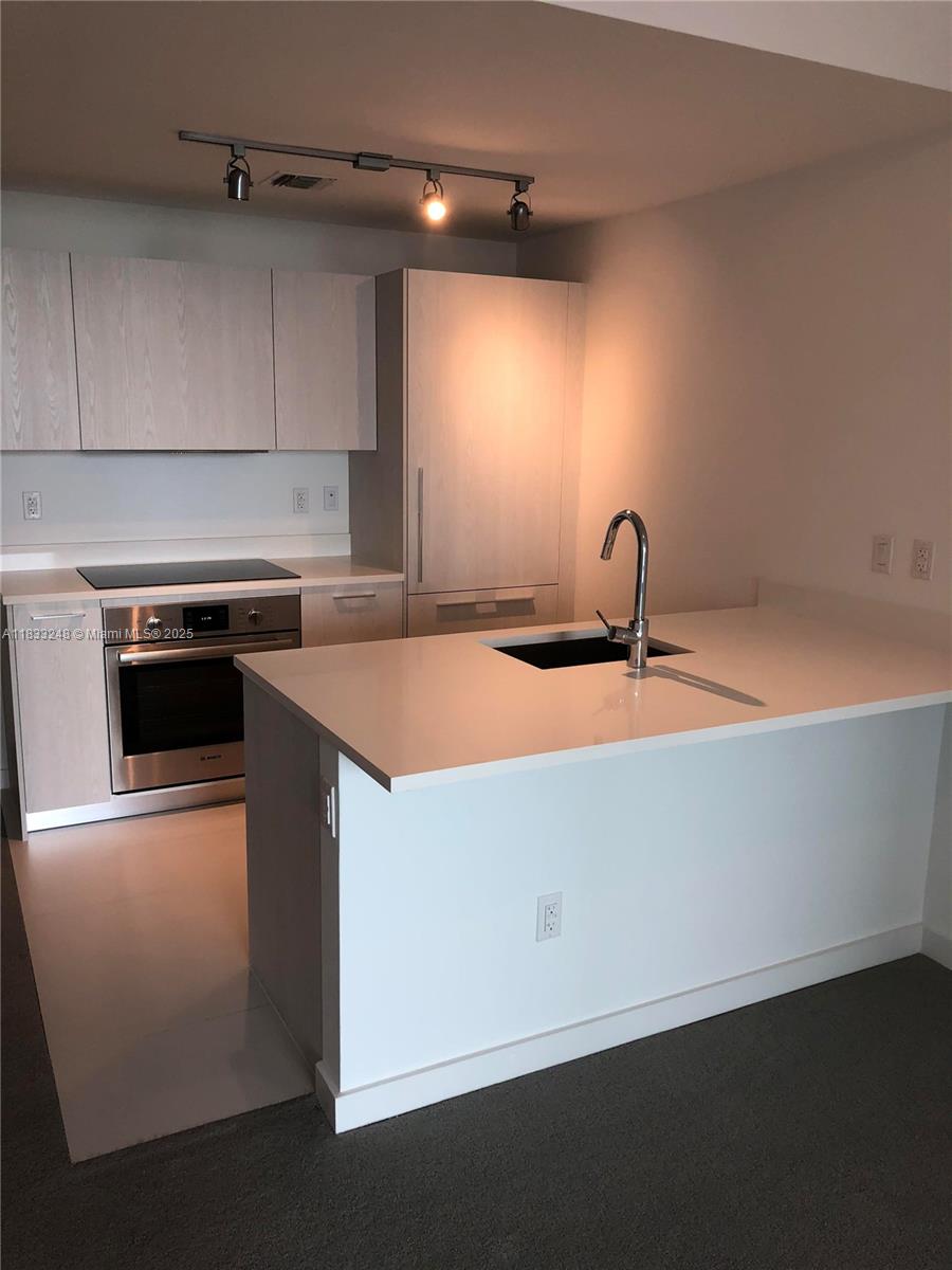 501 NE 31st St 903