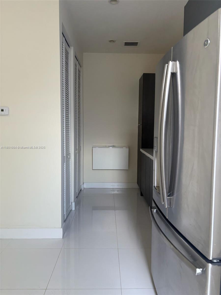 Beautiful studio Apartment in Landmark at Doral!
Enjoy your own independent apartment in Doral: full-size kitchen, full bathroom in approximately 407 sq-ft. Premium finishes throughout include porcelain tile floors, quartz countertops, stainless steel appliances, and impact-resistant windows. Situated in the gated Landmark at Doral community, amenities include clubhouse, resort-style pool, and fitness center. Located just minutes from Miami International Airport, major highways, top-rated schools, shopping, and dining. Ideal for long-term guests, rental income, A unique apartment opportunity in sought-after Doral.