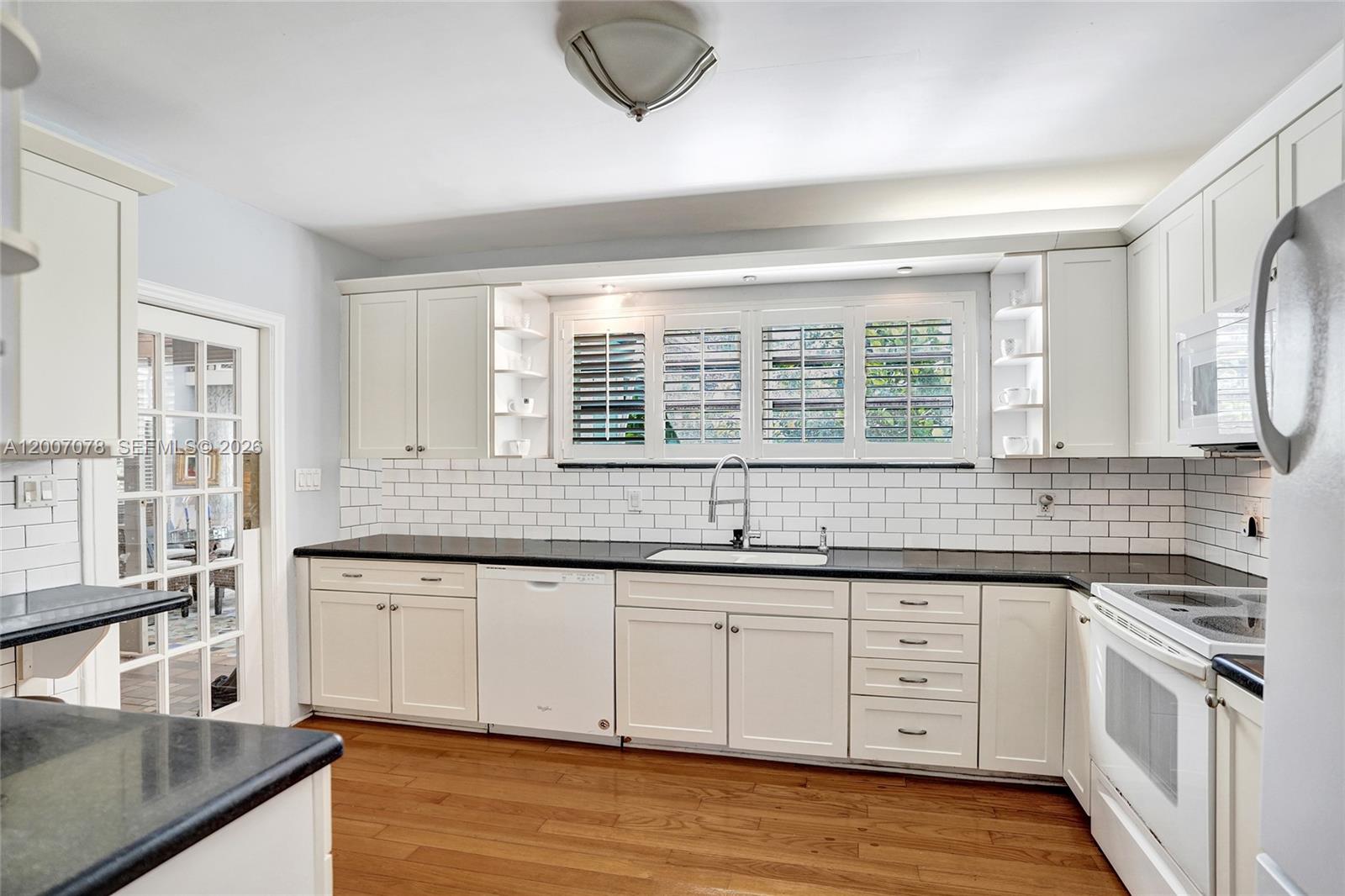 HOLLYWOOD LAKES SECTION - Residential