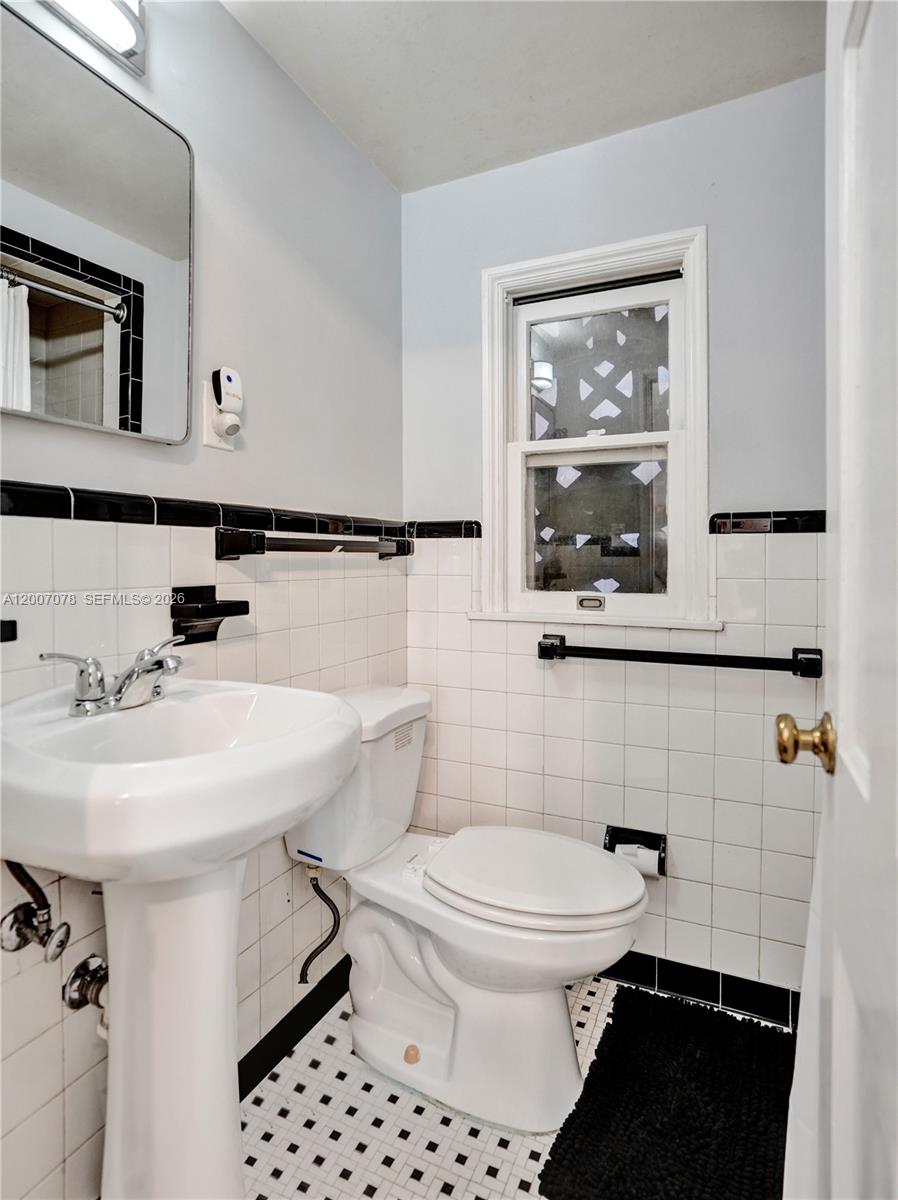 HOLLYWOOD LAKES SECTION - Residential