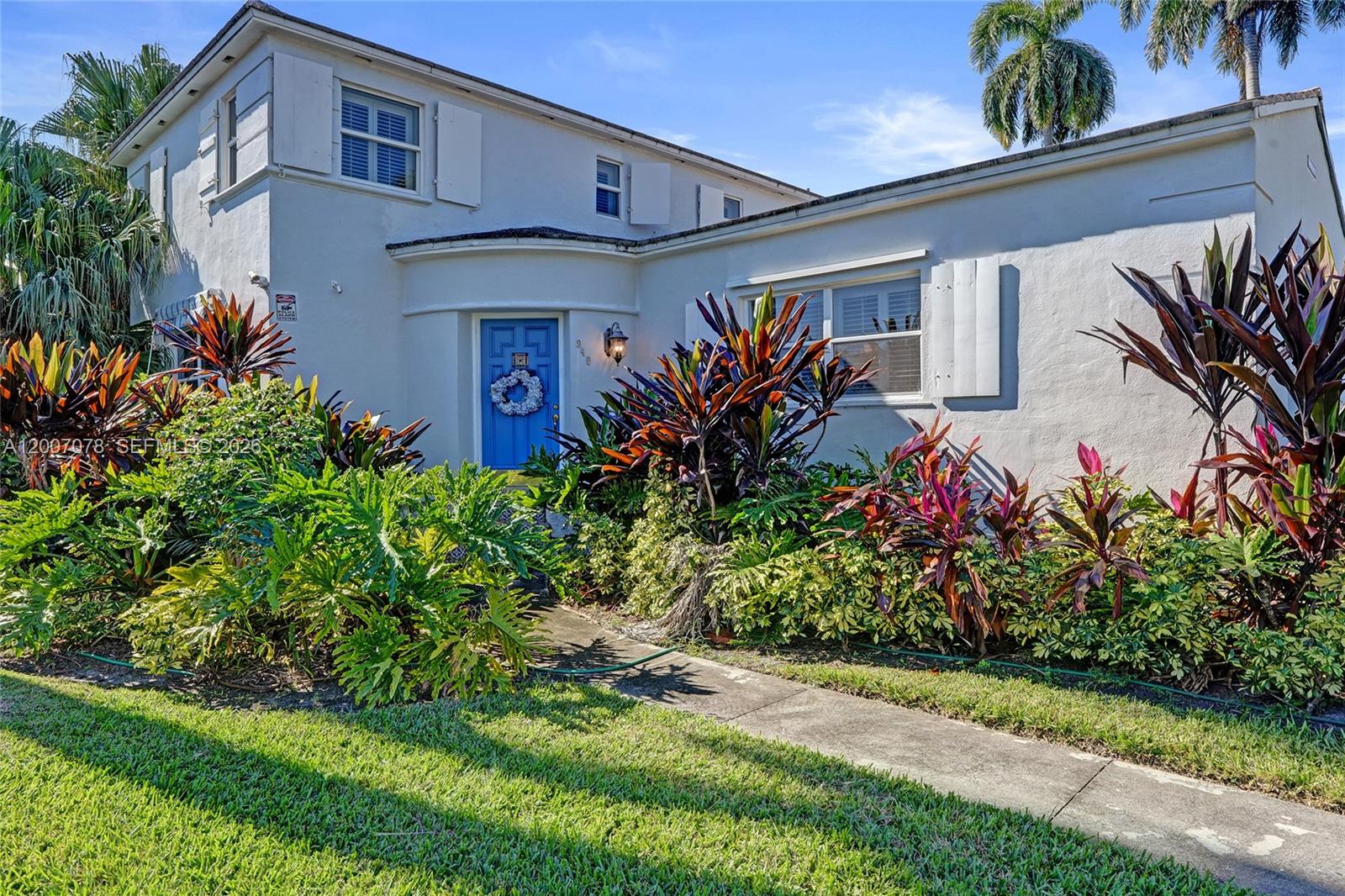 HOLLYWOOD LAKES SECTION - Residential