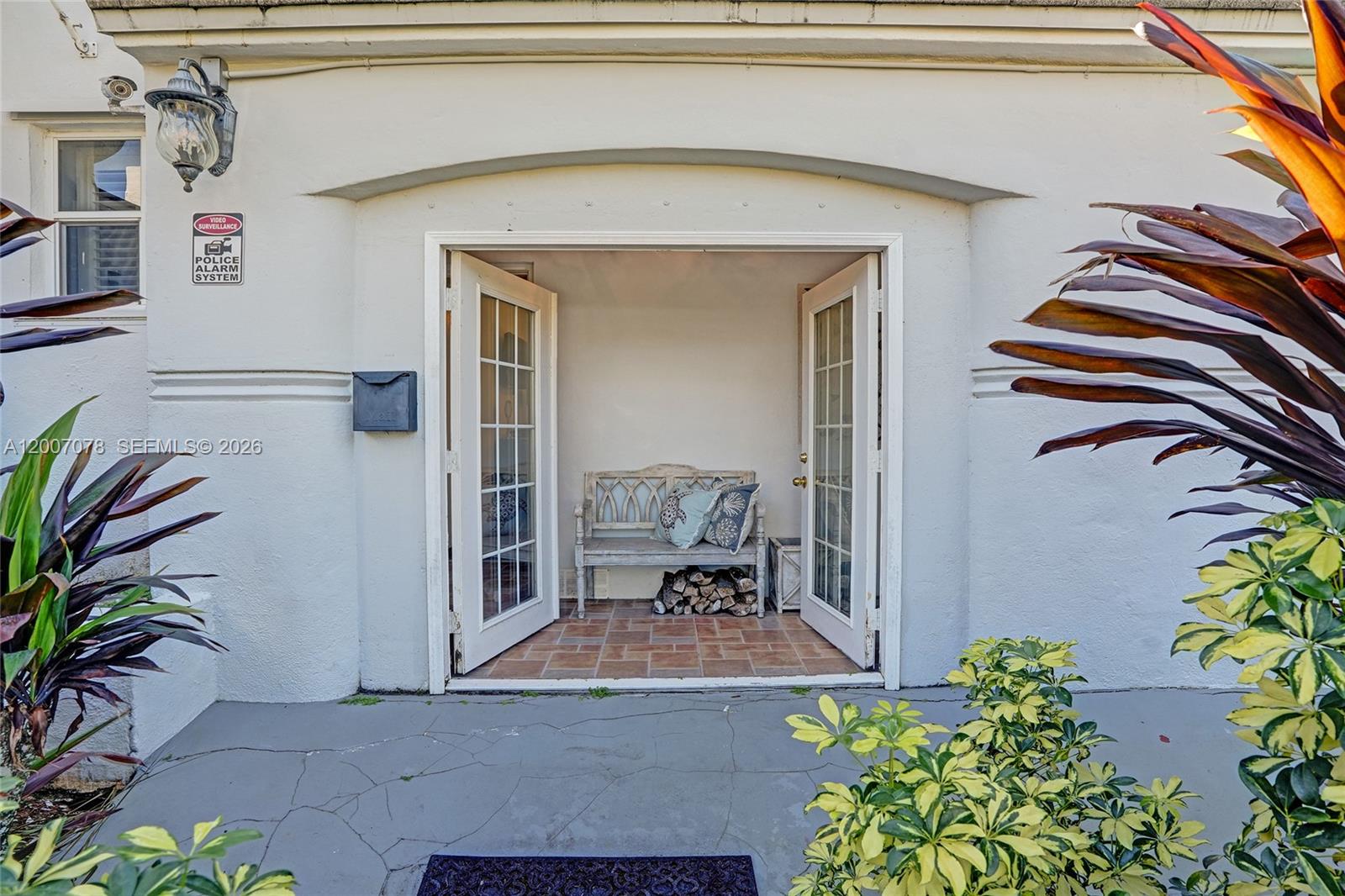 HOLLYWOOD LAKES SECTION - Residential
