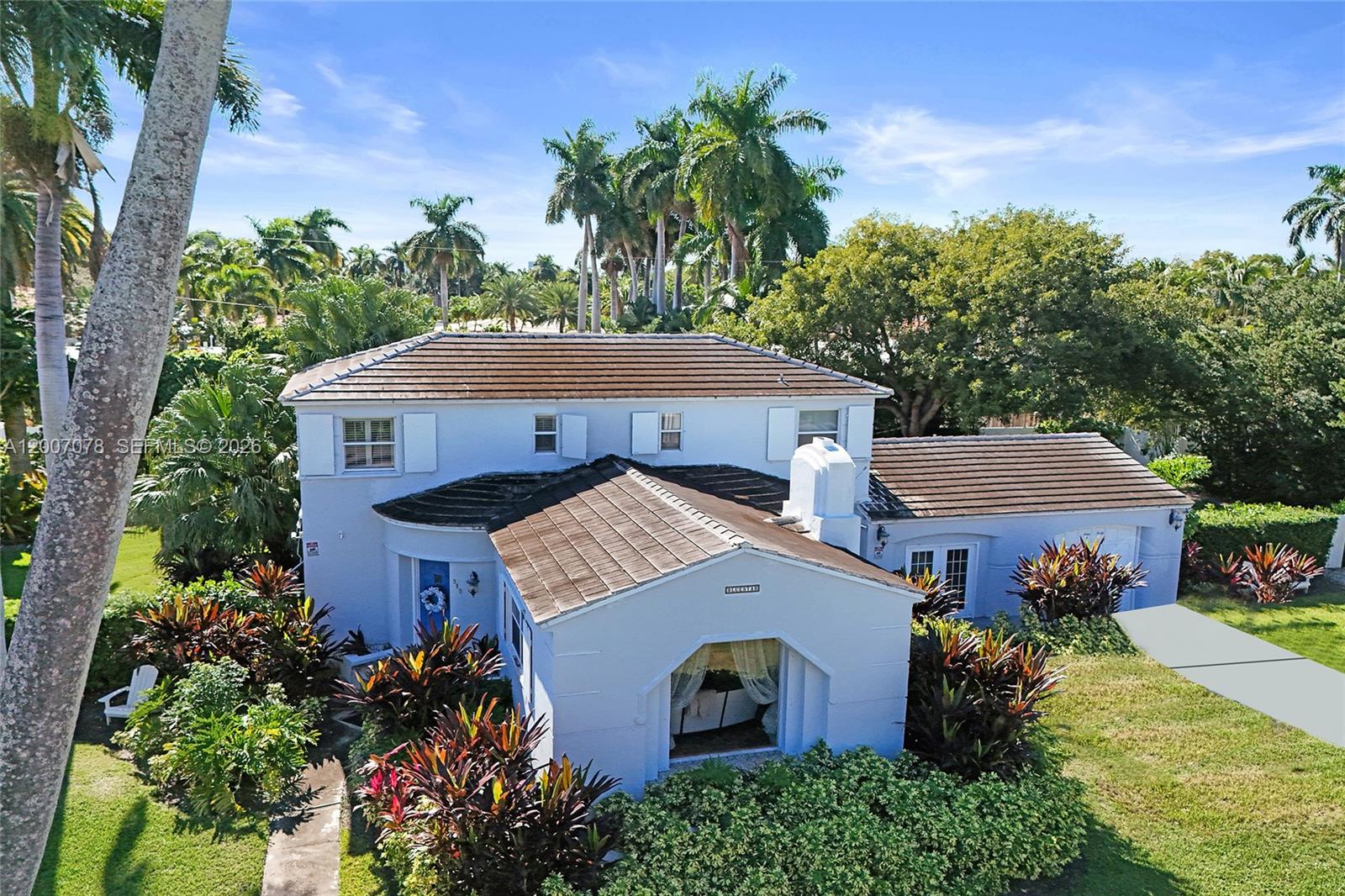 HOLLYWOOD LAKES SECTION - Residential