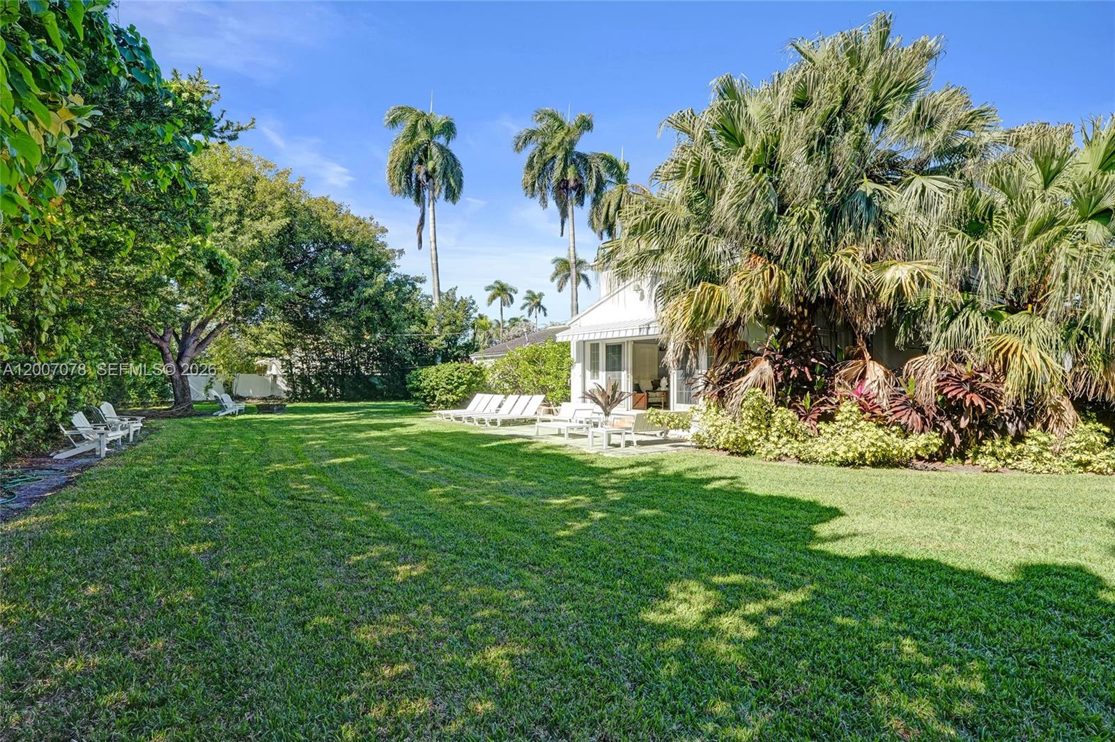 HOLLYWOOD LAKES SECTION - Residential