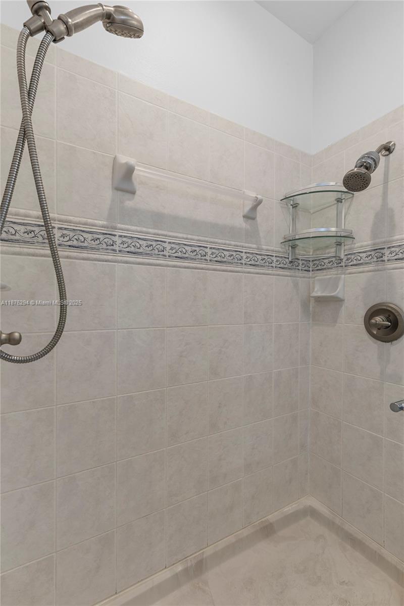 MARIPOSA POINTE AT WESTON - Residential