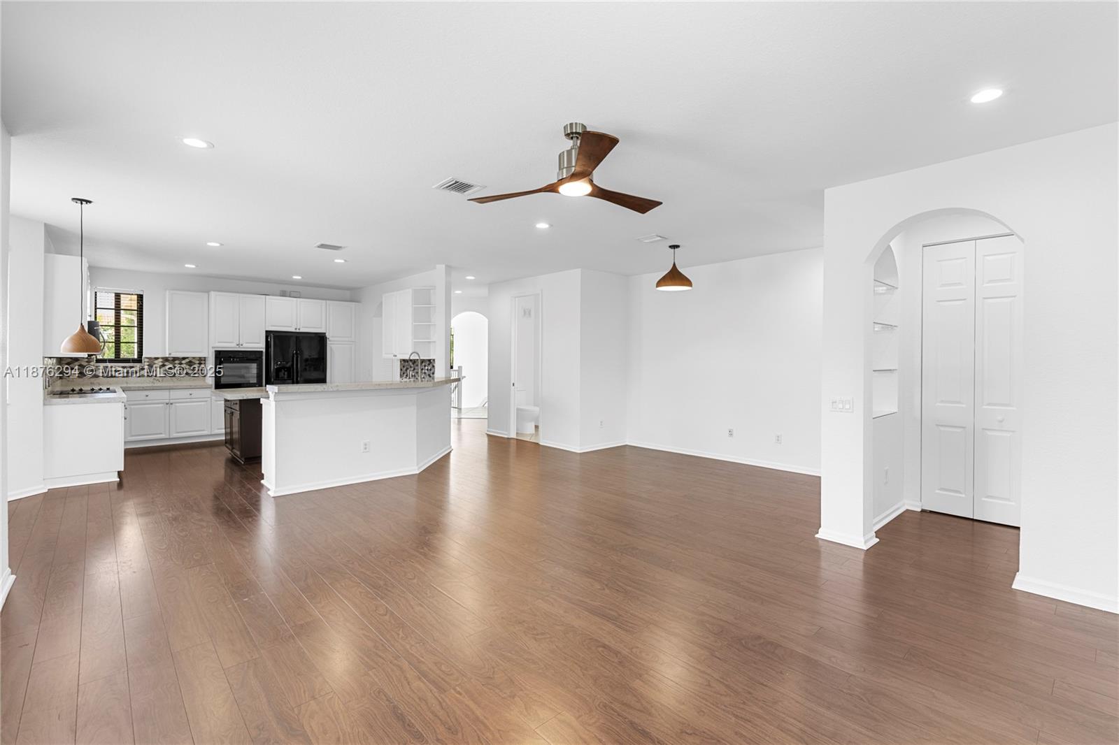 MARIPOSA POINTE AT WESTON - Residential