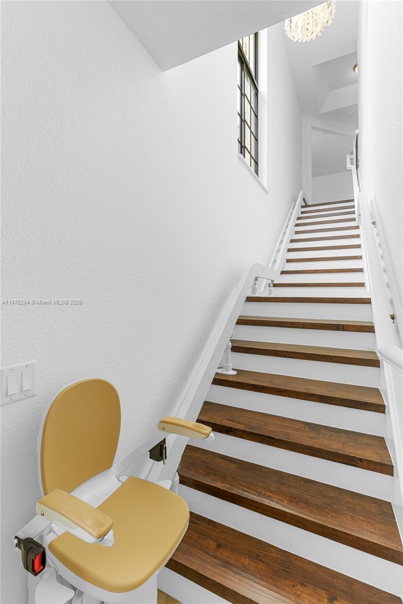 MARIPOSA POINTE AT WESTON - Residential