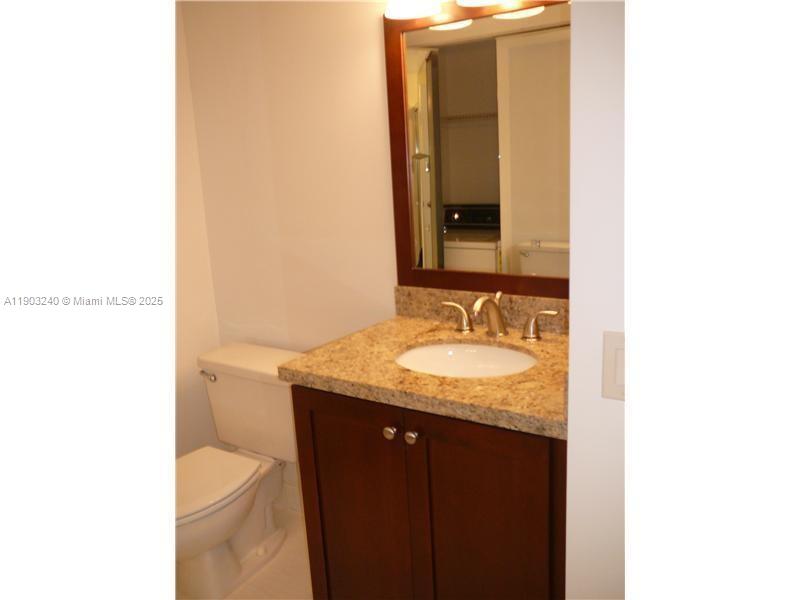 3610 Yacht Club Dr 211