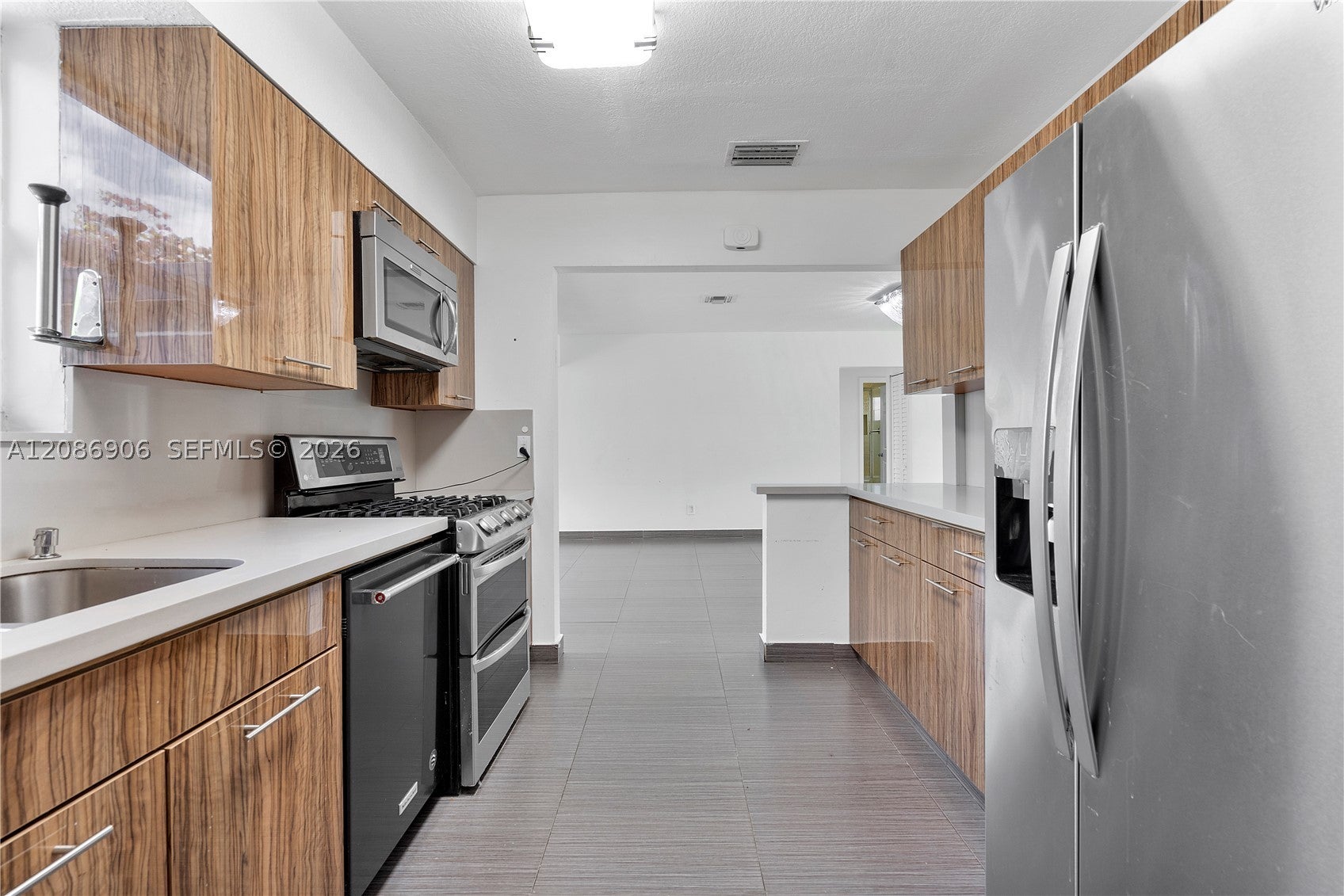 2505 NE 214th St