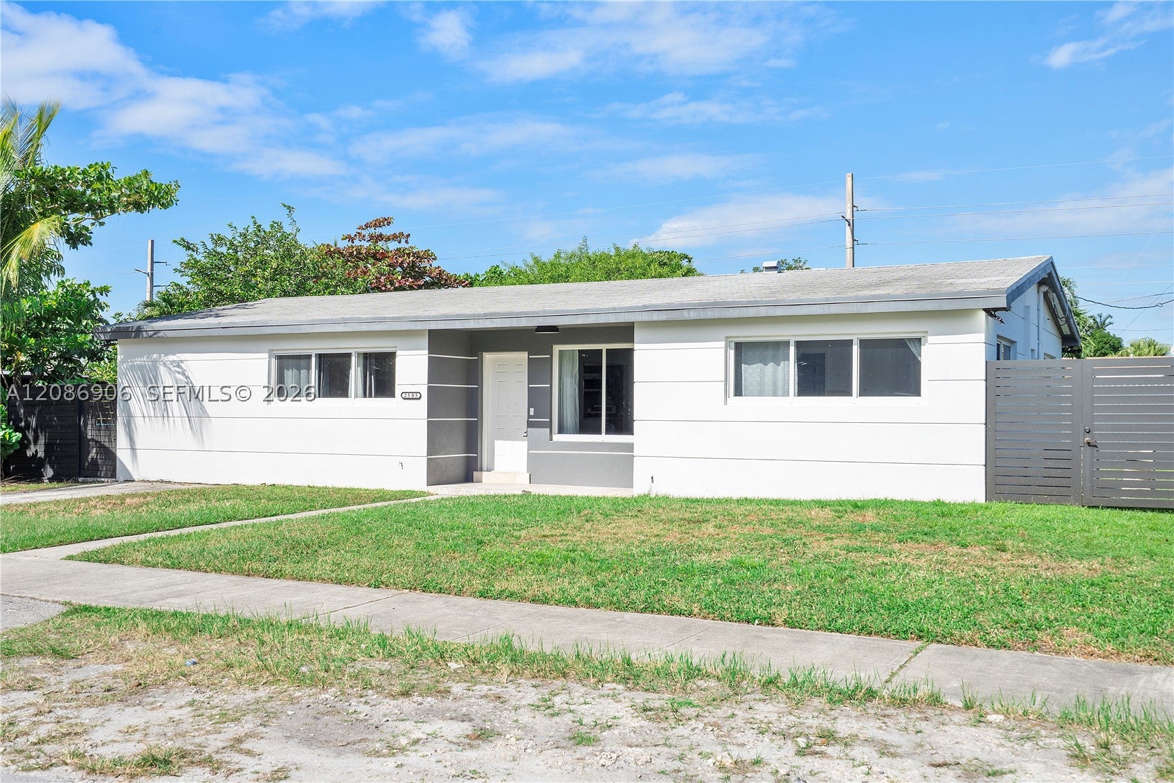 2505 NE 214th St