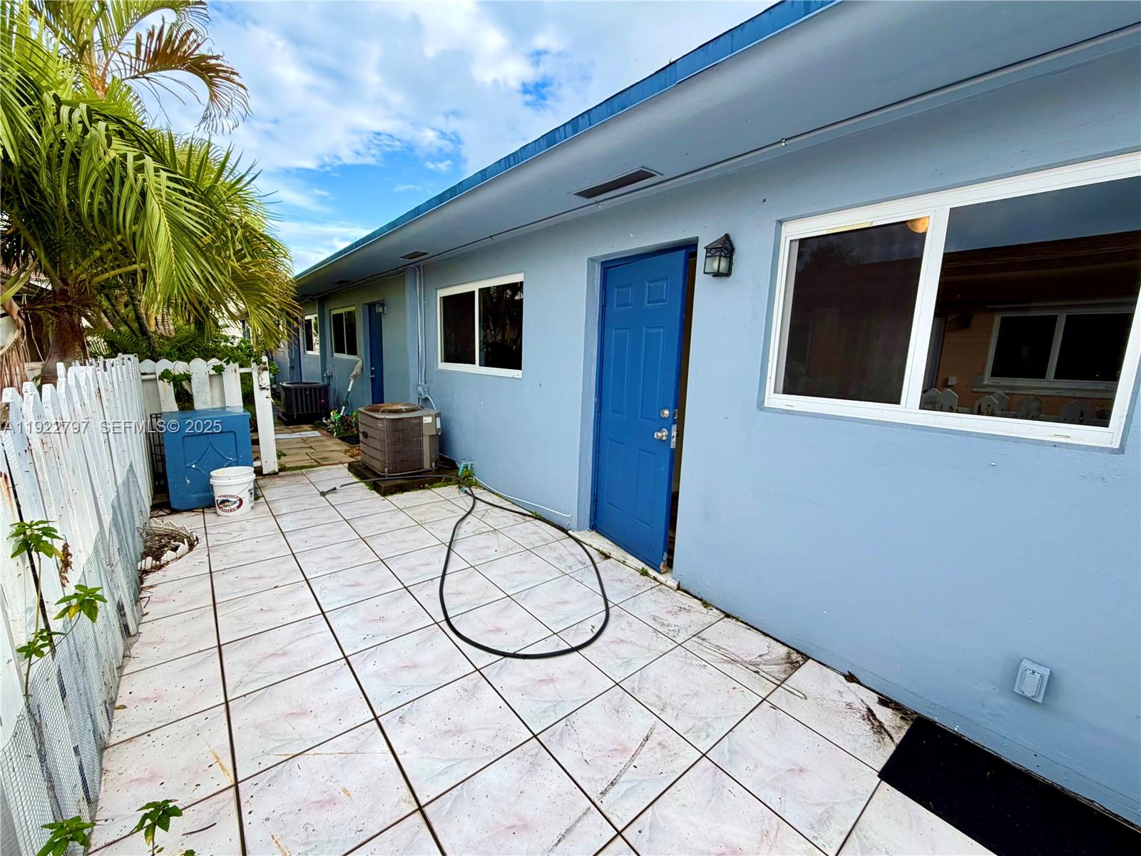 TOWNE APARTMENTS ASSOCIAT - Residential Lease